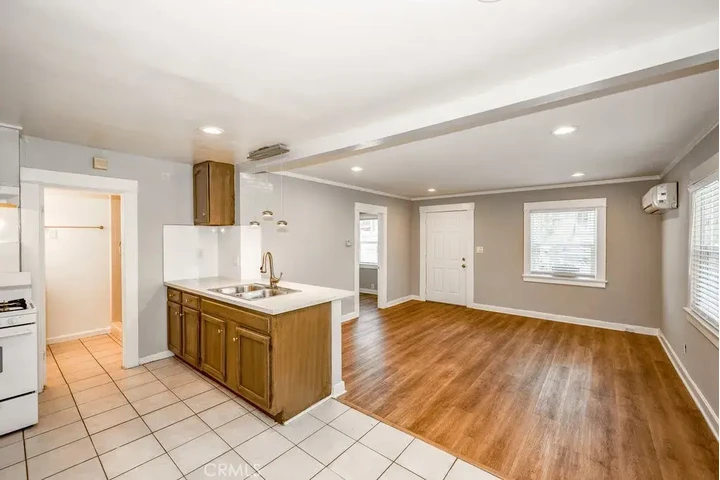 $900 : 2bed1bath sweet home for rent image 2