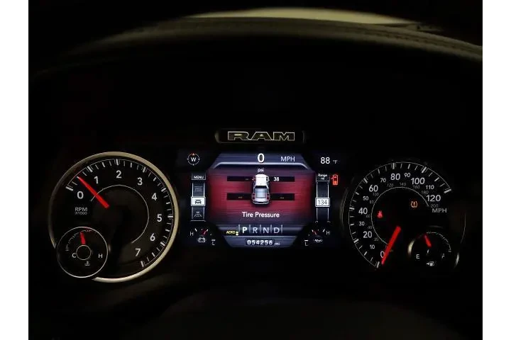 $37995 : Ram 1500 2019 4x4 Laramie 4d image 2