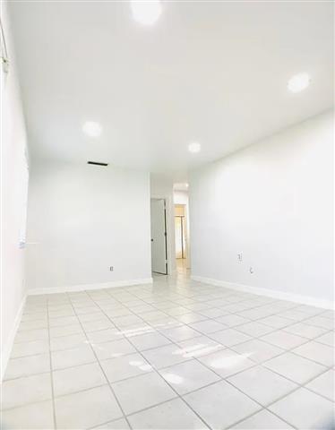 $2000 : Beautiful 2bed house in Miami image 5