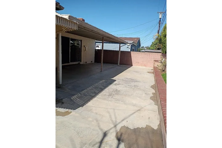 $1500 : Downey 3 & 2 Available image 8