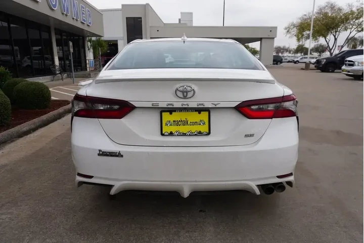 $26988 : Toyota Camry 2024 SE 4dr Sed image 3