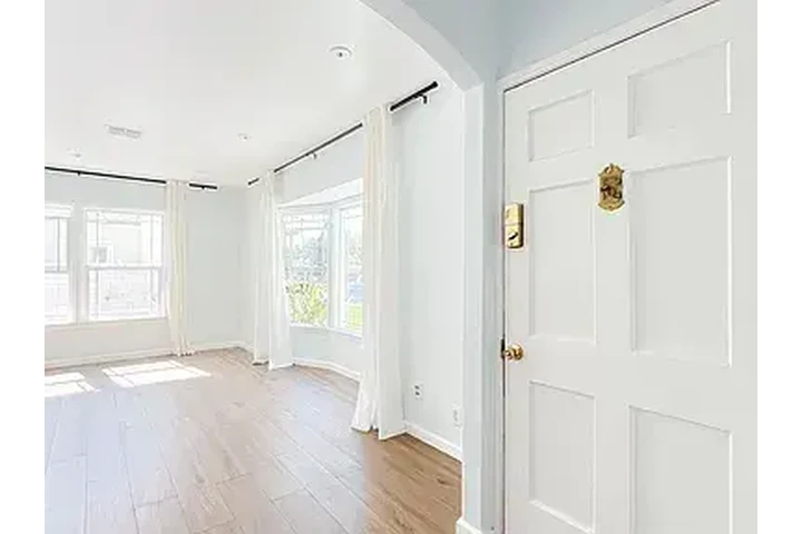 $3500 : 3bed available now image 3