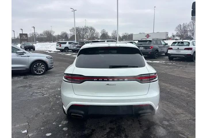 $39985 : Porsche Macan 2023 AWD T 4dr image 6