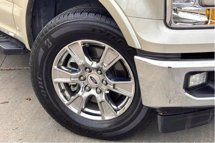 $25977 : Ford F-150 2017 4x4 Lariat 4 image 2