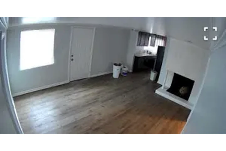 $4295 : RENTO CASA- Cerca de Vermont image 2