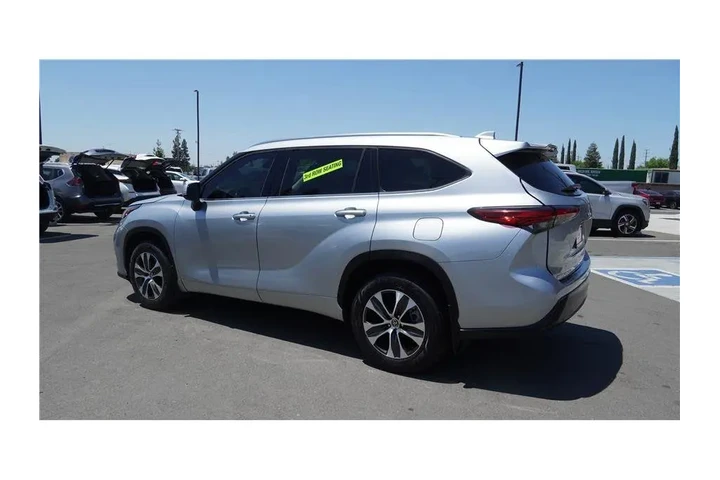 $25784 : 2020 Highlander XLE image 9