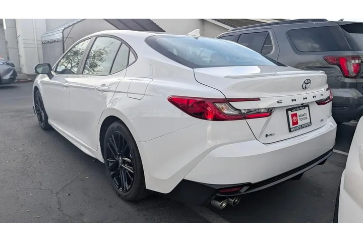 $30799 : Gold Certified2025 Camry SE image 8