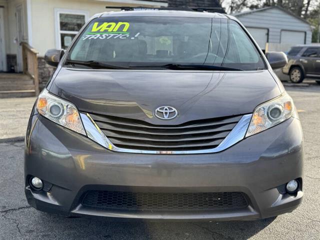 $1 : 2013 Sienna XLE 7-Passenger A image 4