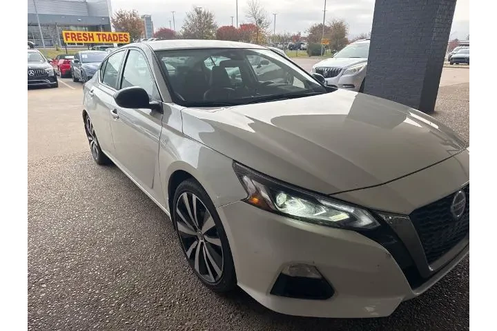 $21272 : Nissan Altima 2022 2.5 SR 4d image 4