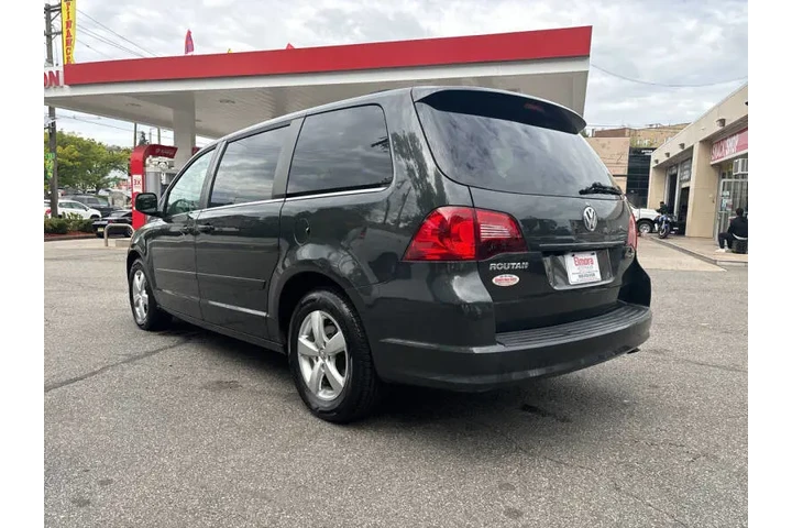 $3499 : 2011 Routan SE image 5