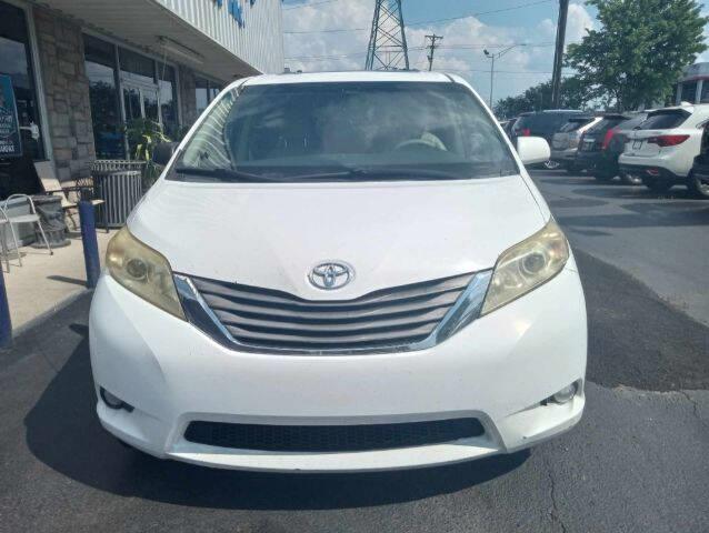 $12100 : 2013 Sienna image 5