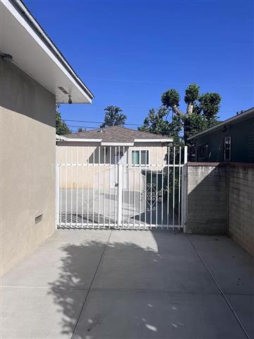 $950 : House for Rent in Alhambra image 1