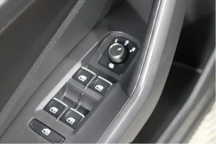 $23982 : Volkswagen Jetta 2025 Sport image 4