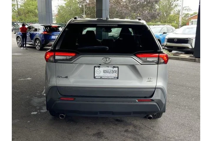 Toyota RAV4 2021 AWD LE 4dr image 6