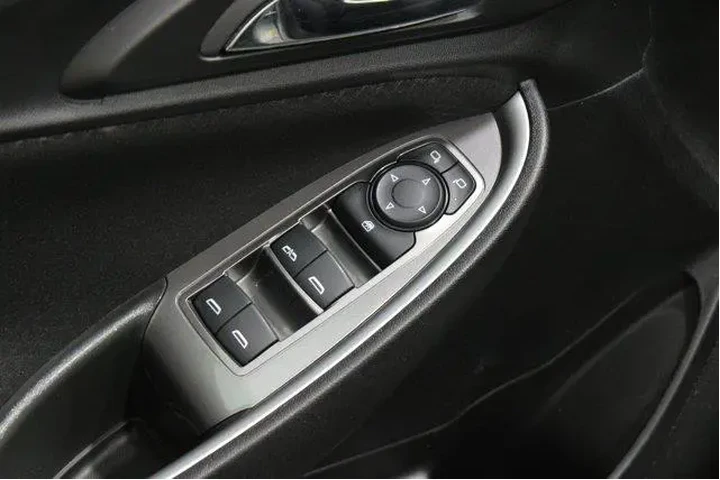 $21988 : Chevrolet Malibu 2024 LT 4dr image 4