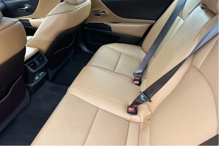 $29995 : Lexus ES 350 2019 F SPORT 4d image 4