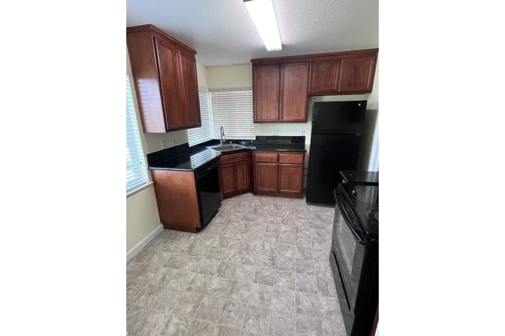 $1050 : de 2 dormitorios actualizado image 4