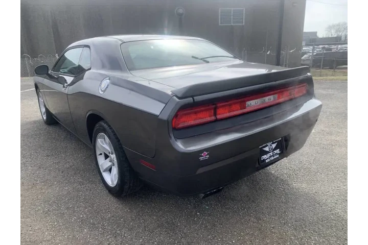 2013 Challenger SXT image 4