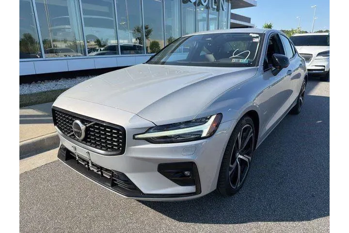 $33430 : Volvo S60 2023 AWD B5 Core B image 10