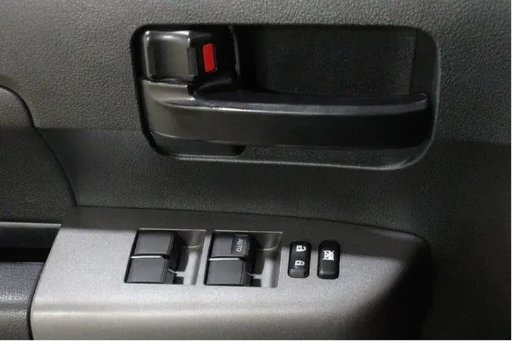 $14998 : Toyota Tundra 2011 4x4 Grade image 6