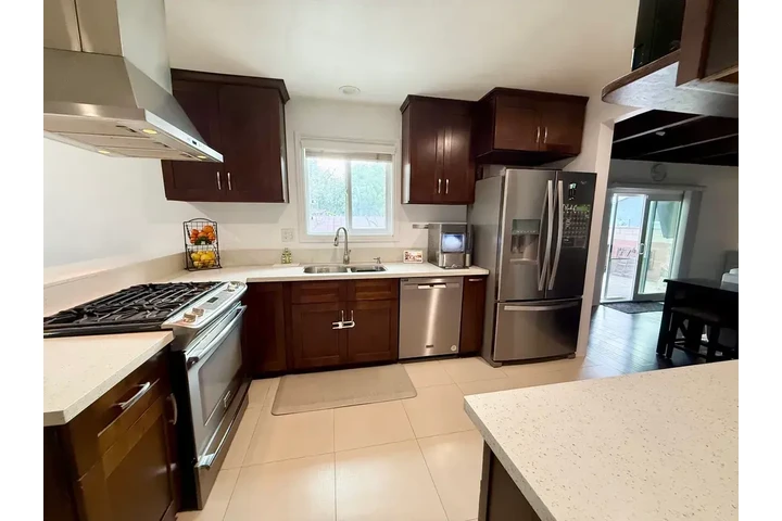 $1550 : Garden Grove Blvd image 2