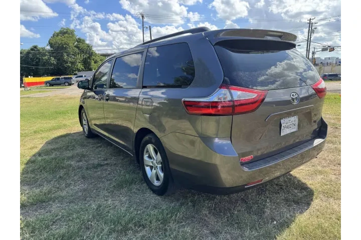 $9995 : 2015 Sienna image 4