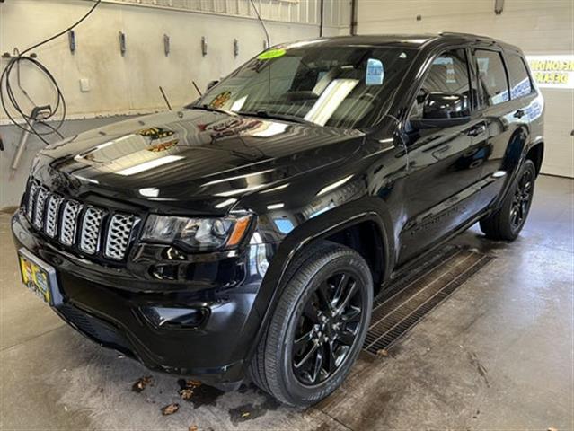 $29900 : 2021 Grand Cherokee Laredo X image 1