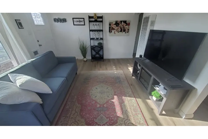 $1350 : cozy home image 6