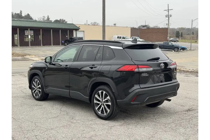 $17650 : 2022 Corolla Cross XLE image 5