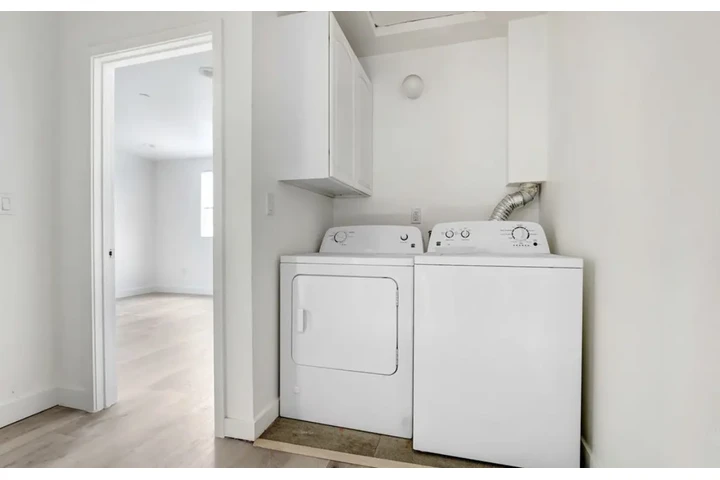 $1500 : 1 Bedroom Apt in South Gate image 6