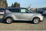 $16490 : Kia Soul 2024 LX 4dr Crossov thumbnail