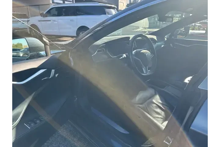 $21555 : Tesla Model S 2017 75 4dr Li image 9