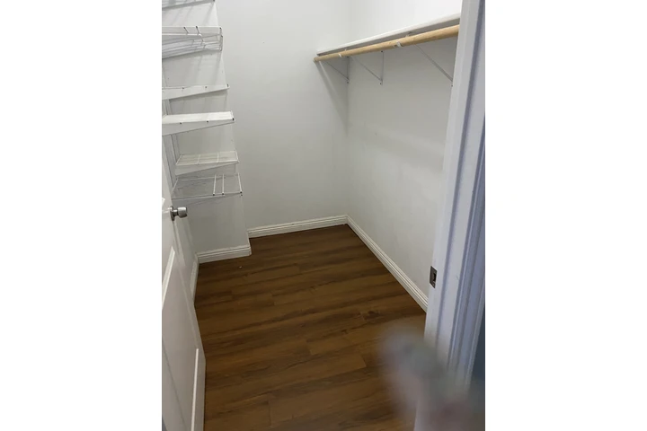 $1200 : Rento master room image 3