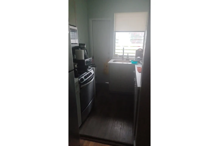 $585 : Busco Roomate Miami Beach image 4