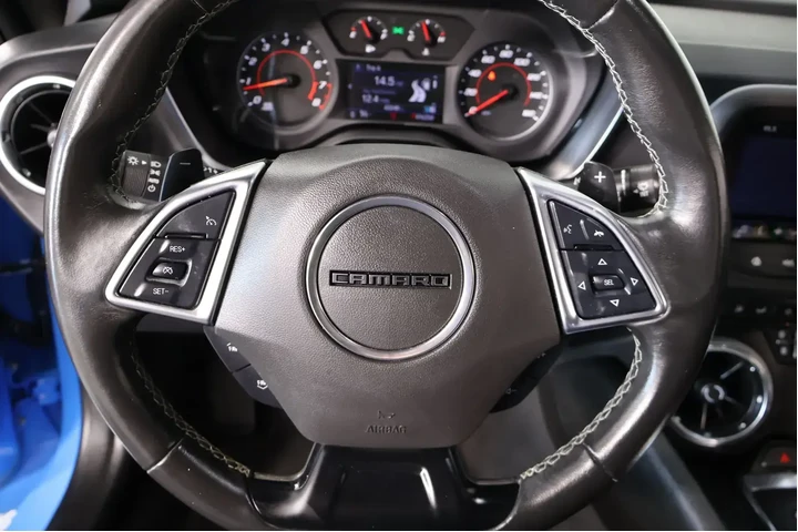 $31172 : Chevrolet Camaro 2023 LT 2dr image 3