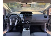 $10000 : 2014 Prius v Five thumbnail