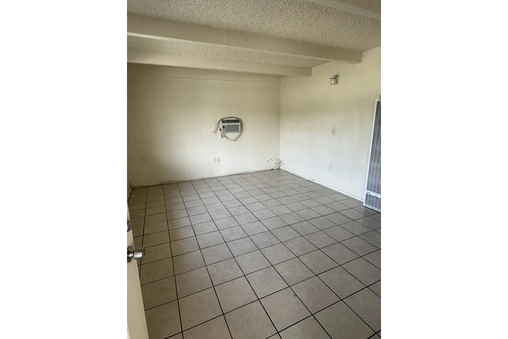 $1300 : Apt 1 rec 1 baño image 1