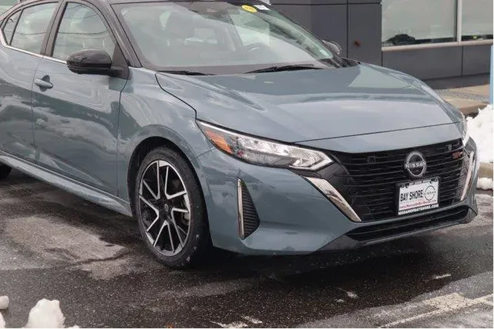 $19652 : Nissan Sentra 2025 SR 4dr Se image 2