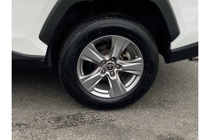 $25487 : Toyota RAV4 2024 AWD XLE 4dr image 9