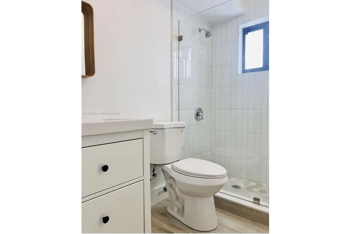 $1450 : Casa de 2 habitaci m 2 image 2