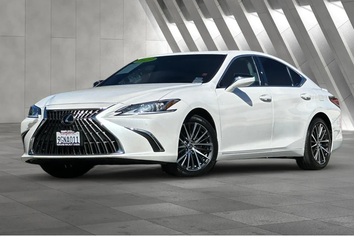 $30500 : Lexus ES 300h 2023 4dr Sedan image 2