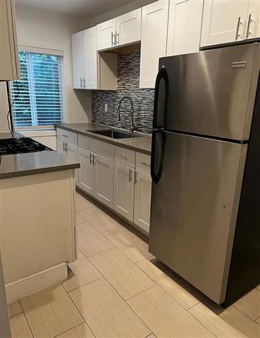 $1300 : 1 Bedroom Apt Available now image 10