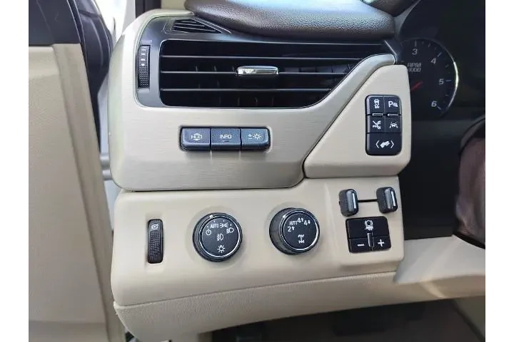 $22765 : GMC Yukon XL 2017 4x4 Denali image 10