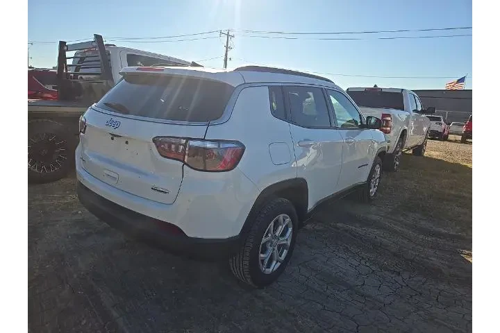 $20399 : Jeep Compass 2024 4x4 Latitu image 3