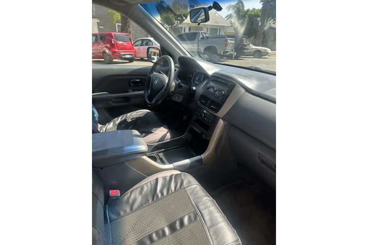 $4500 : Honda Pilot image 4