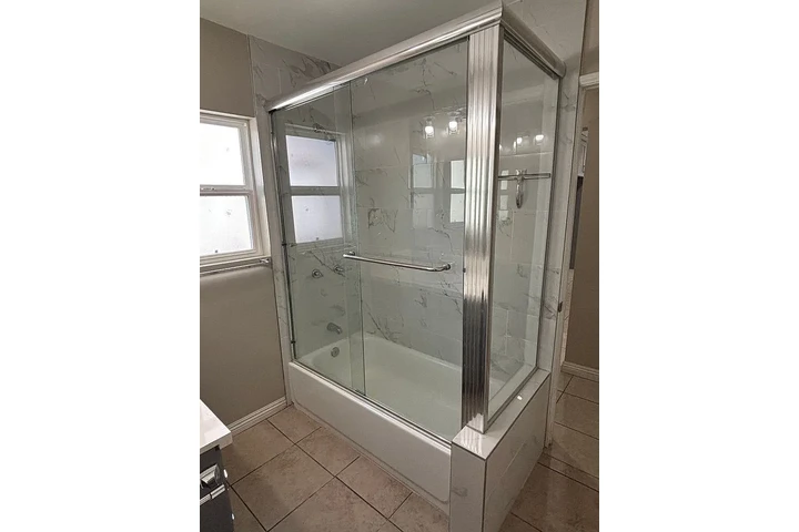 $800 : Charming Detached Cottage ! image 10