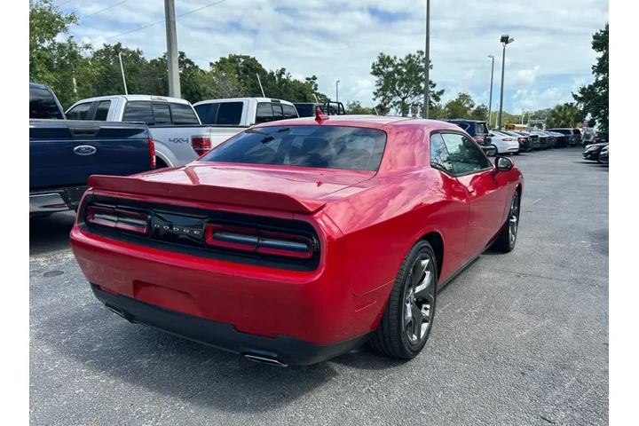 $11000 : Dodge Challenger SXT image 3