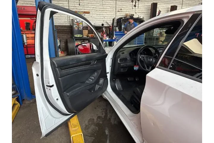 $18038 : Honda Accord 2018 Sport 4dr image 6