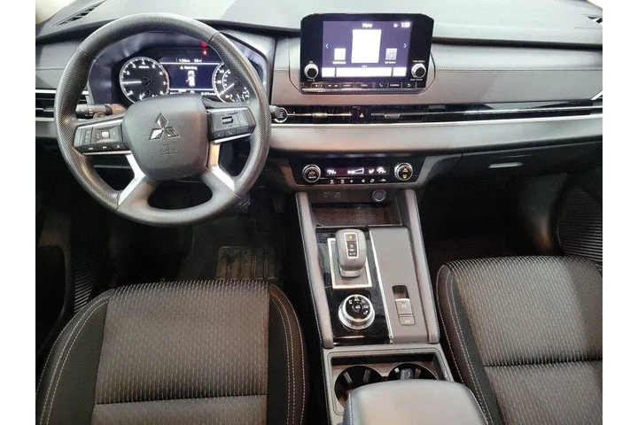 $23998 : Mitsubishi Outlander 2024 ES image 8