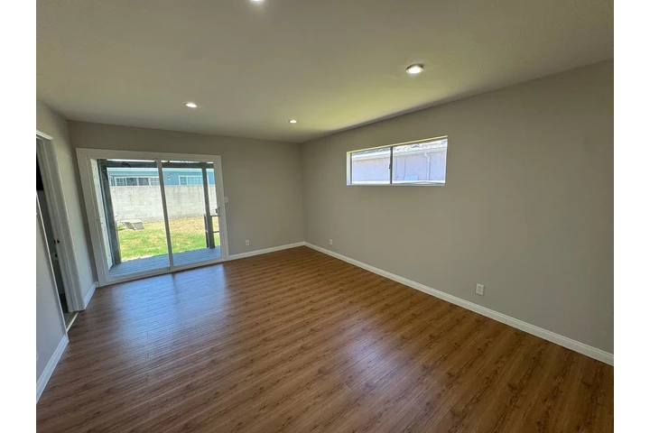 $1000 : Updated 3 bedroom 2 bath home image 7